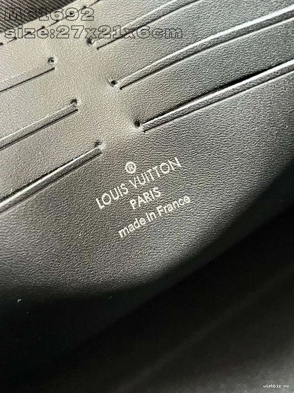 WIS VUITTON POCHETTE LOUIS VOYAGE MM 0715
